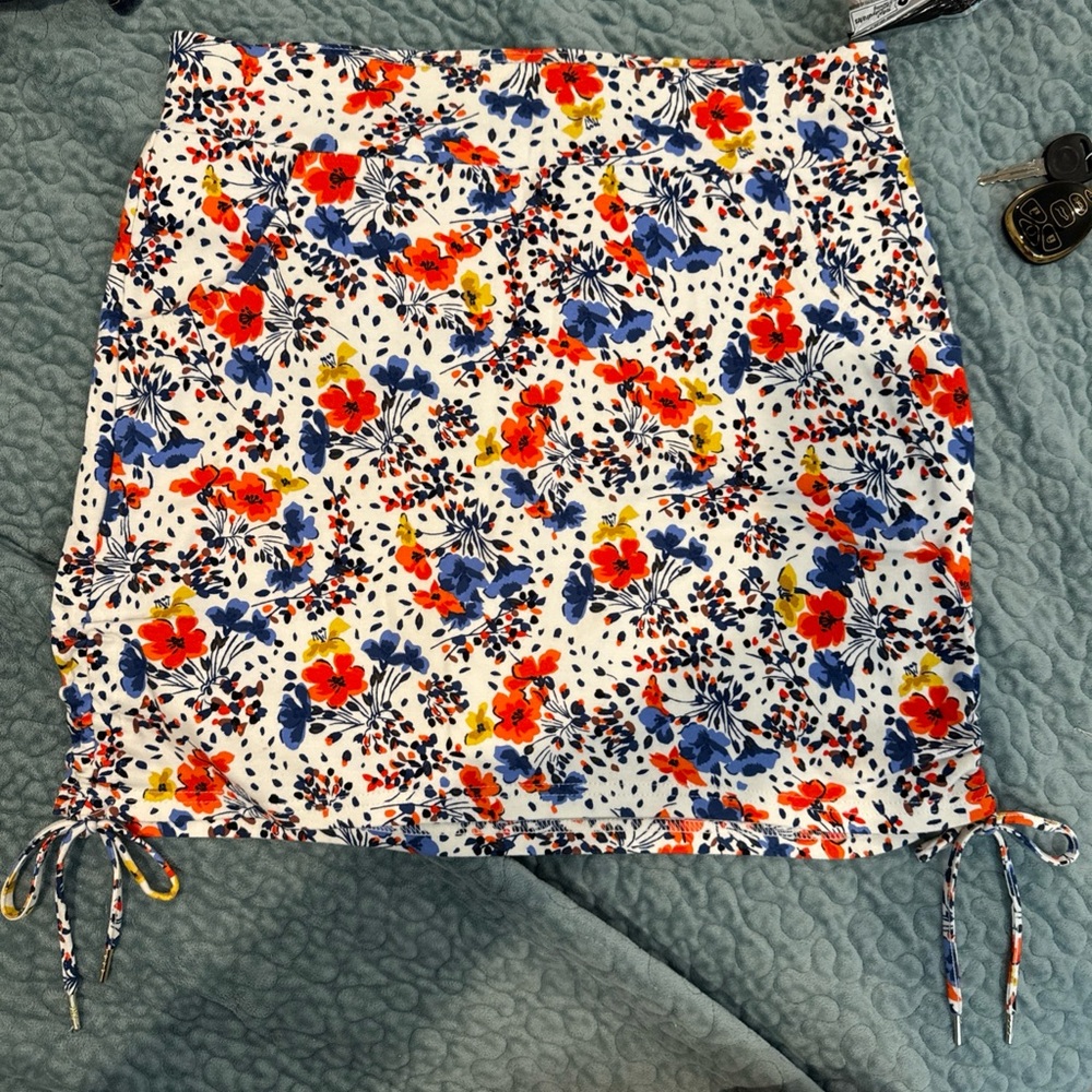 NWOT size S Jones New York Flower Skirt With Stretch